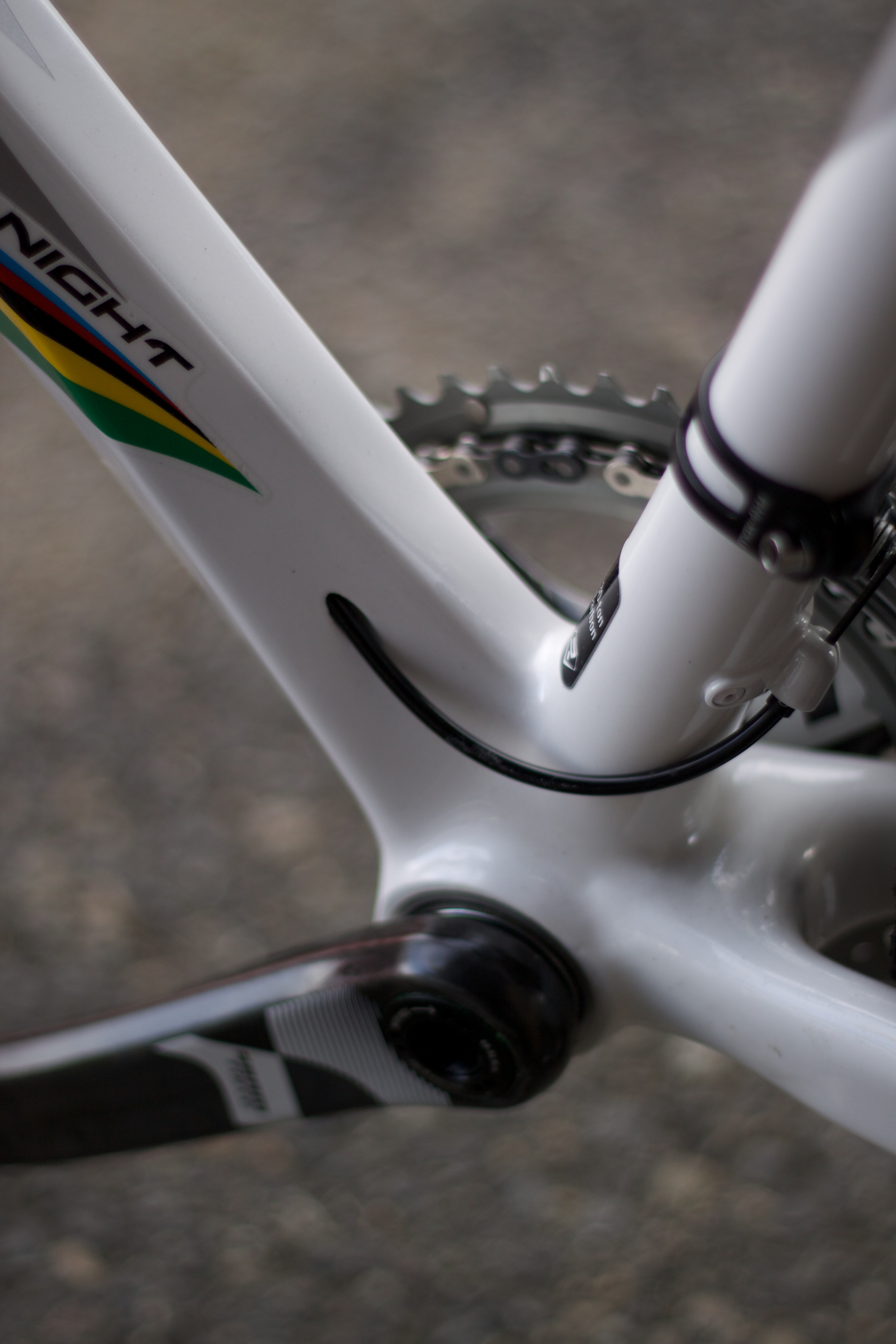 internally routed cables bike